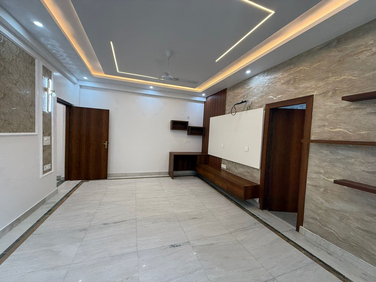 Luxury 4BHK Corner Property - Image 3
