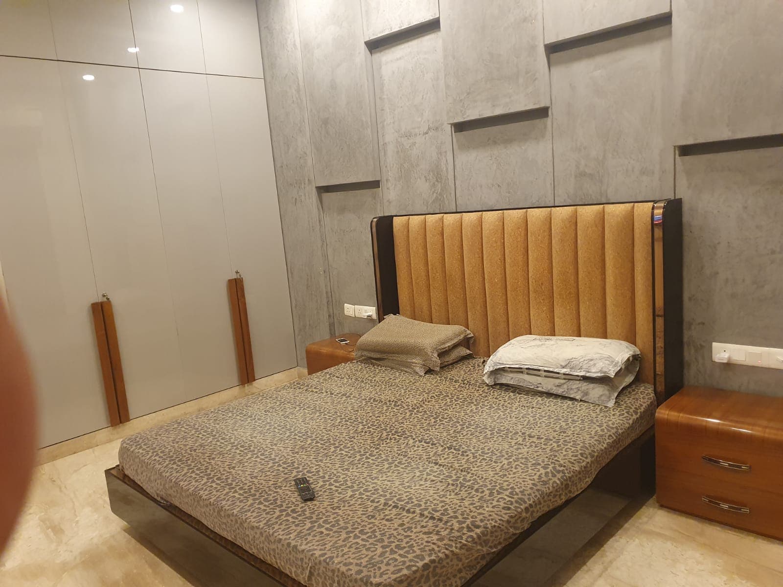 DLF Phase I Premium Apartment - Image 2