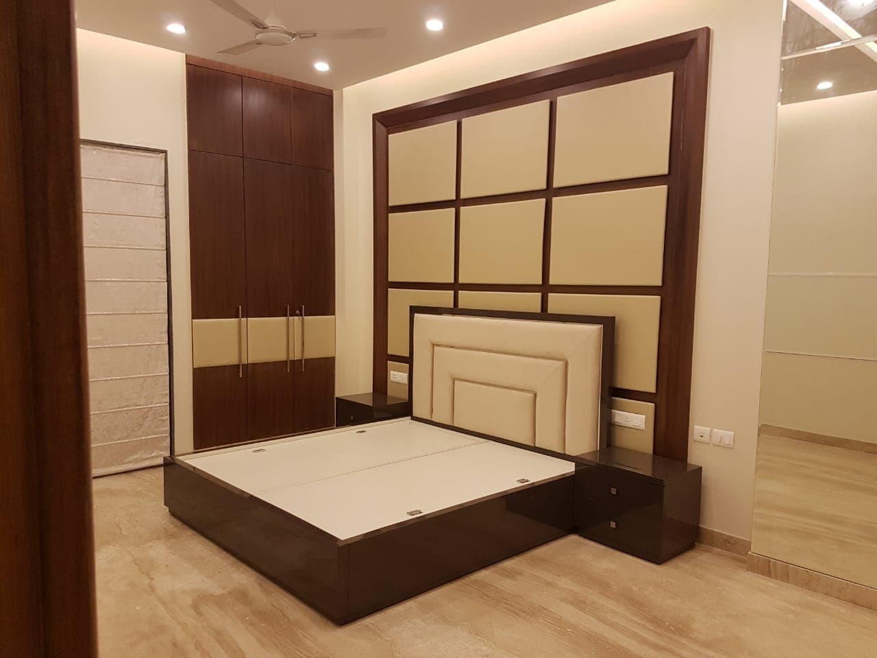 DLF Phase I Premium Apartment - Image 5